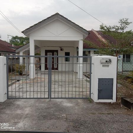 Imani Homestay Beach Gateway Bagan Lalang Kampung Bagan Lalang Eksteriør billede